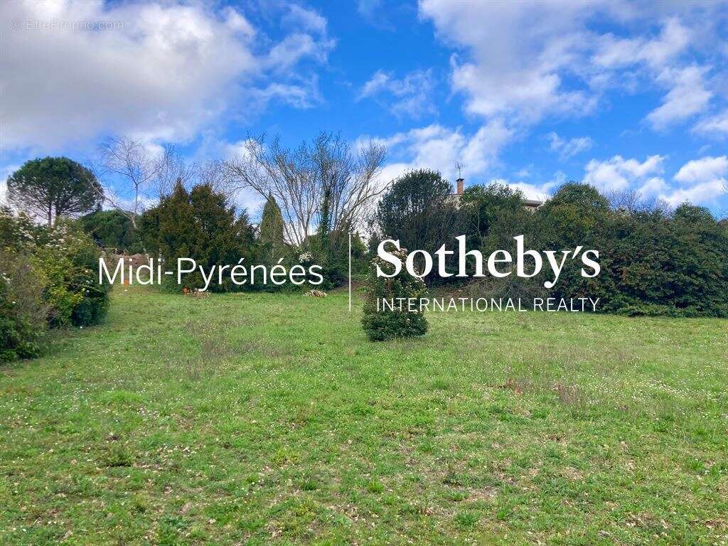 Terrain à VIGOULET-AUZIL