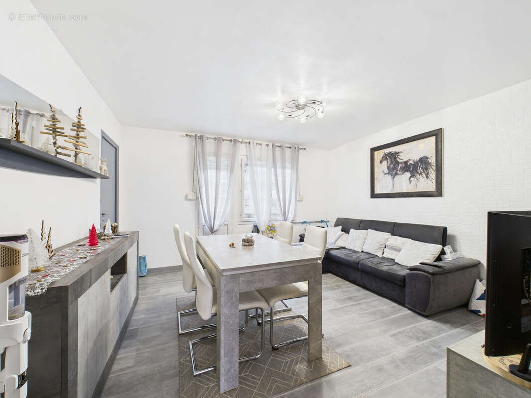 Appartement à SARTROUVILLE