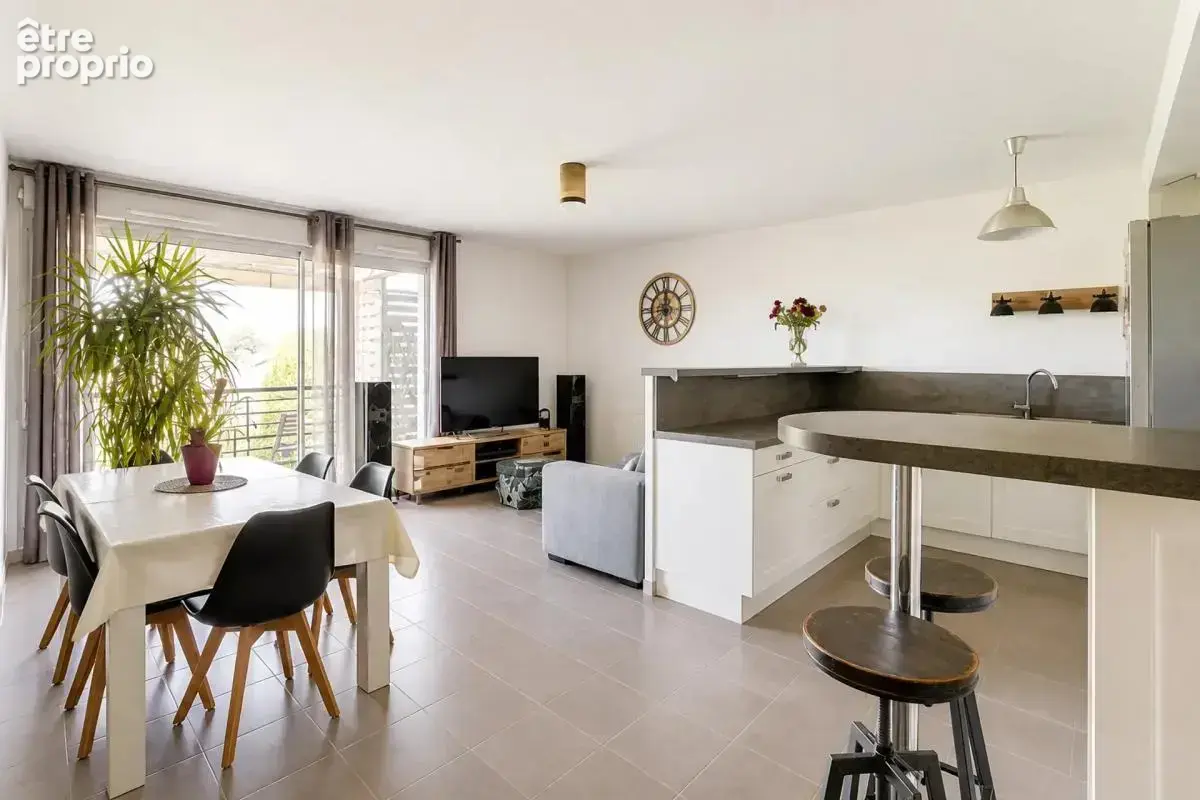 Appartement de 3 pièces de 67,30 m² à Vaulx-en-Velin - photo 1