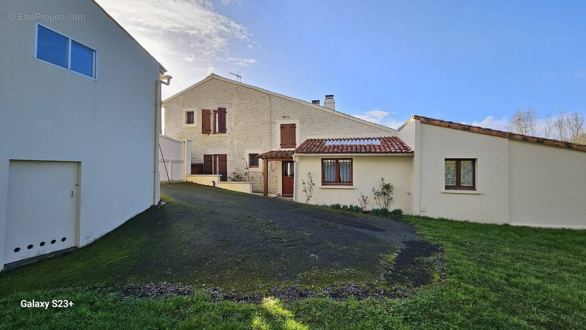 Maison à SAINT-HILAIRE-LA-PALUD