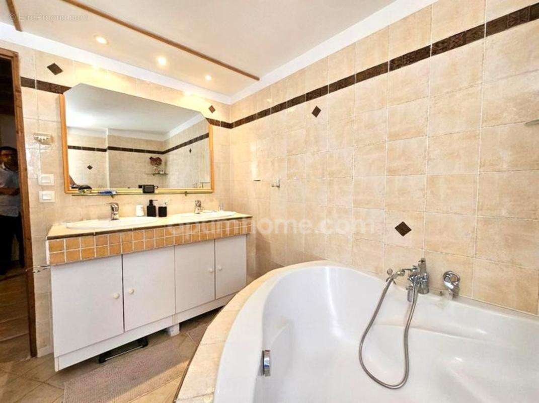 Maison en pierre atypique de 122 m² 3 chambres et 1 bureau – Coup de cœur assuré à MAGNAC SUR TOUVRE (16) - photo 13