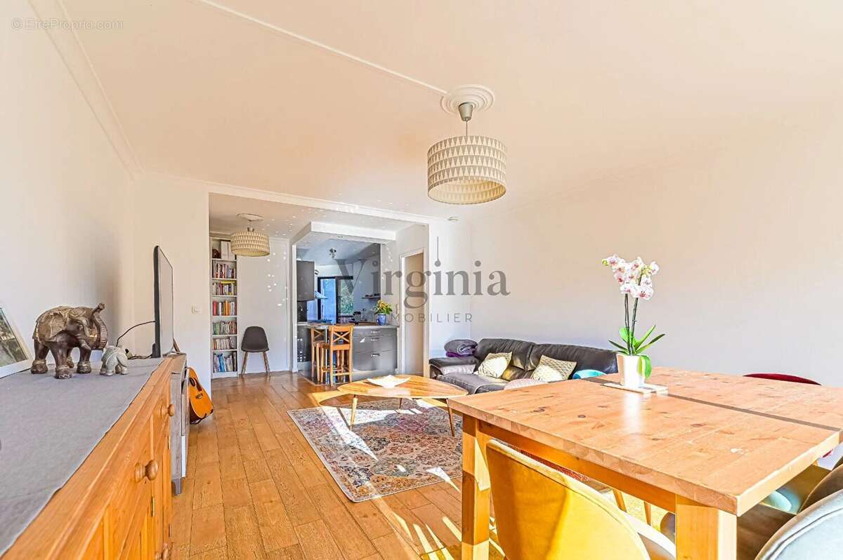Appartement à CHARENTON-LE-PONT
