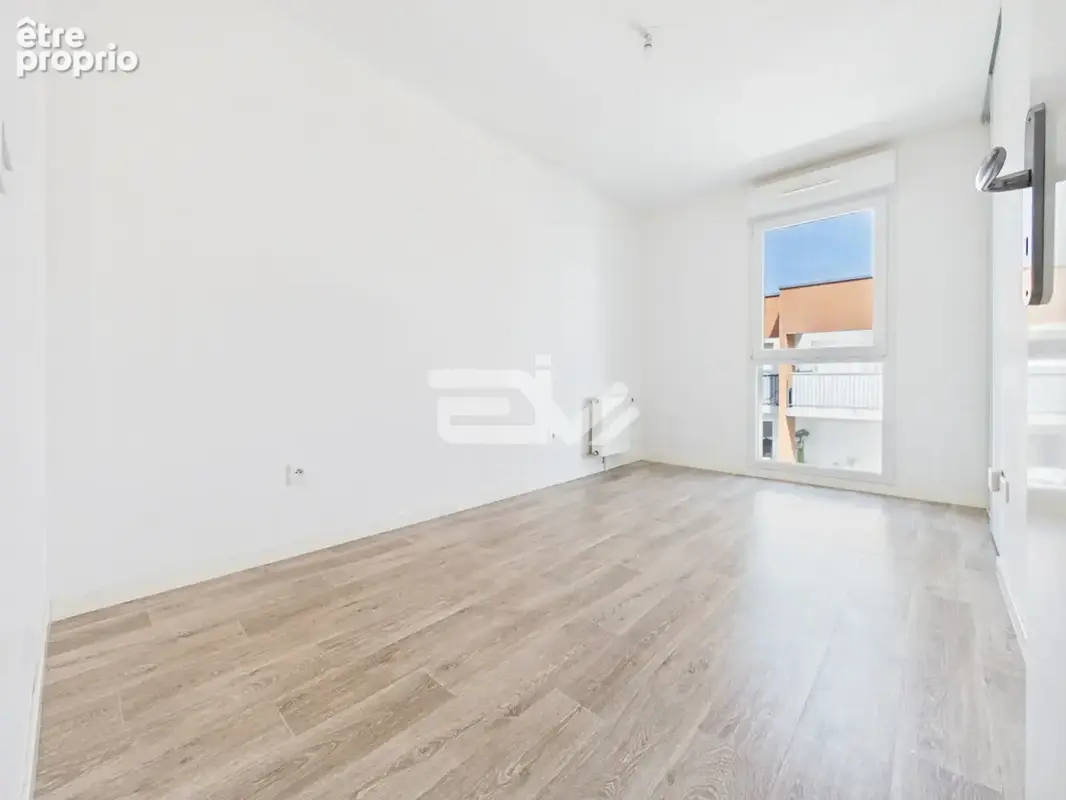 Appartement T4, accès PMR, dernier étage avec ascenseur, balcon et parking privatif - photo 7