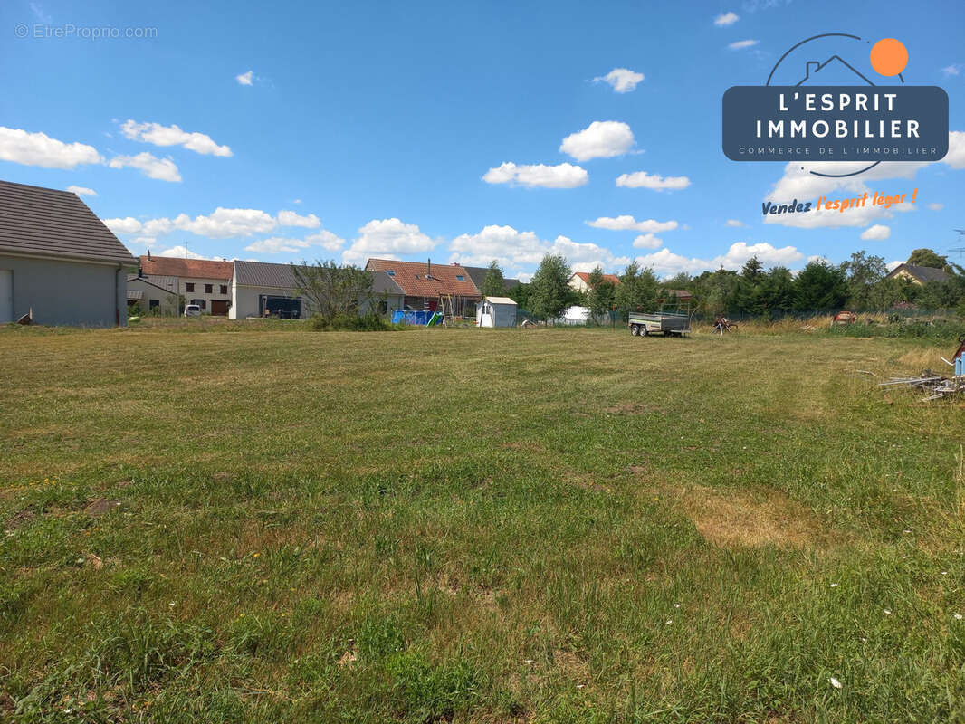 Terrain à CONDE-NORTHEN