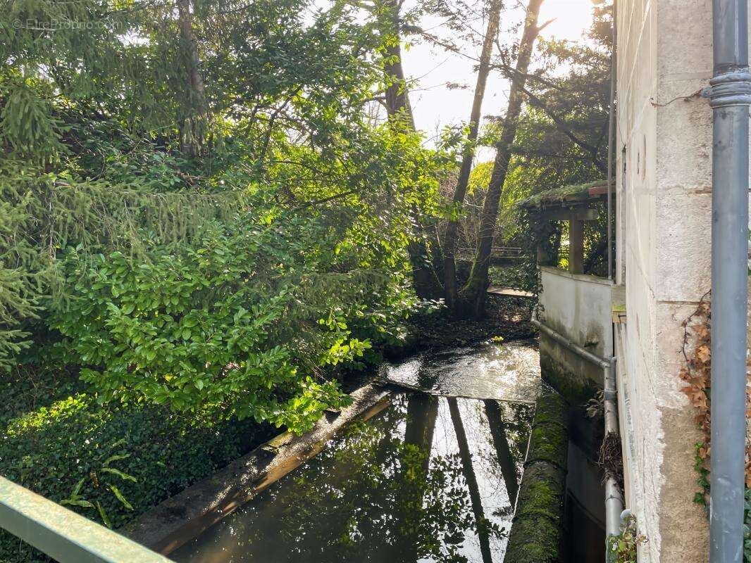 Maison à MANZAC-SUR-VERN