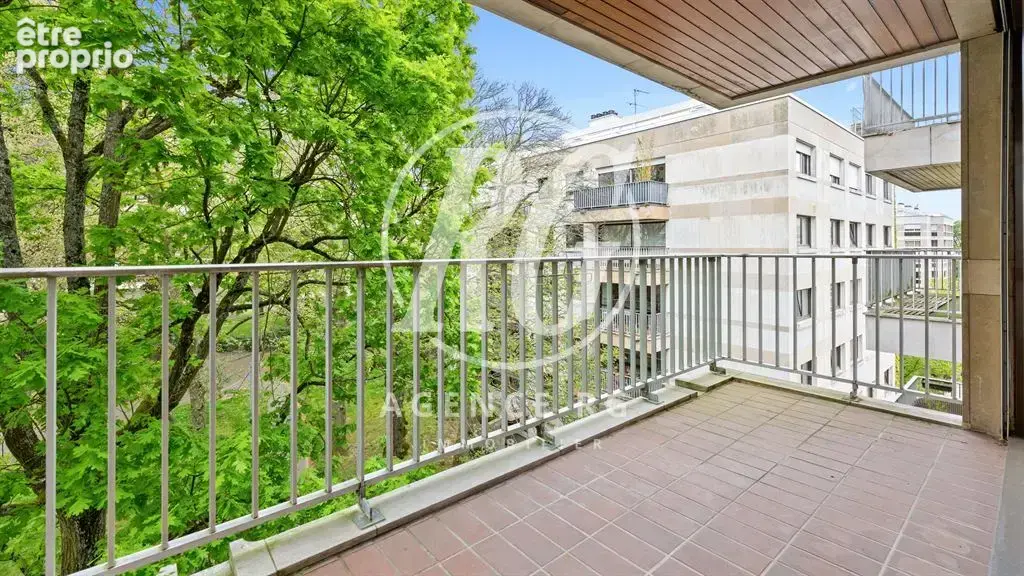 Havre de paix en dernier étage : 88 m² avec tennis, terrasse et vue verdoyante - photo 2