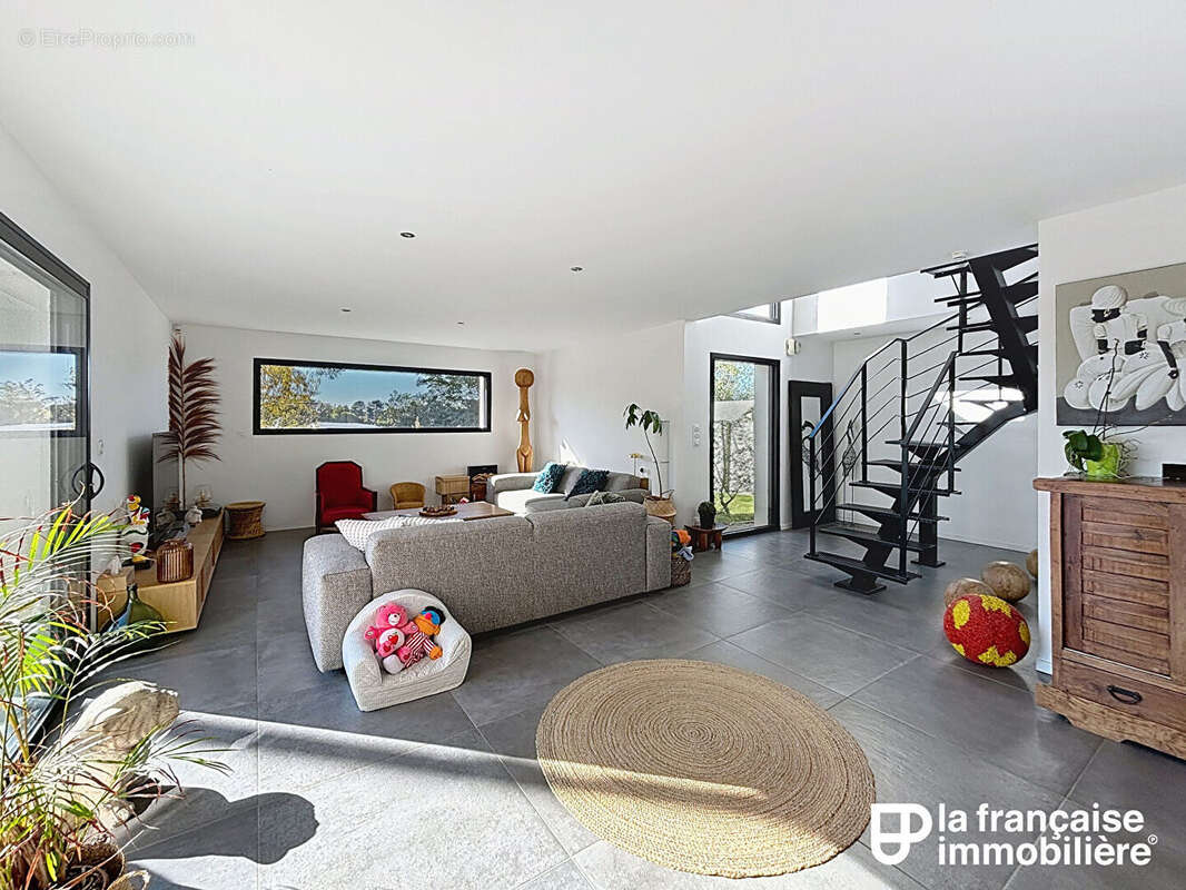 Maison à VERN-SUR-SEICHE