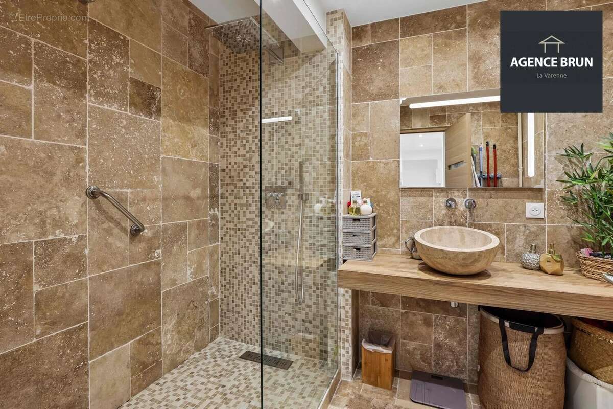 Appartement à SAINT-MAUR-DES-FOSSES