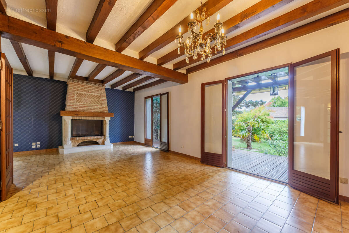 Maison à LE MESNIL-ESNARD