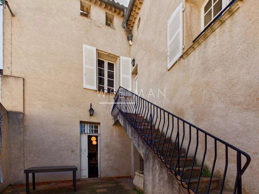 Maison à ROQUEBRUNE-SUR-ARGENS
