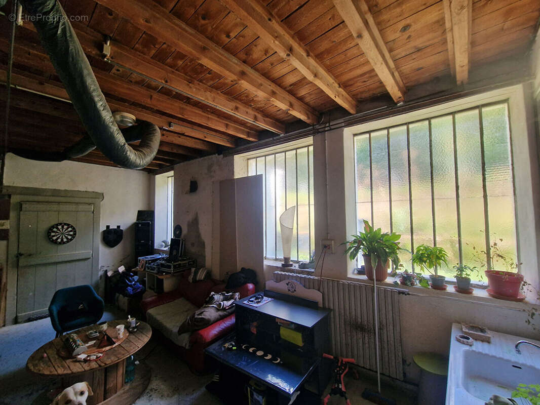 Maison à LES NEYROLLES