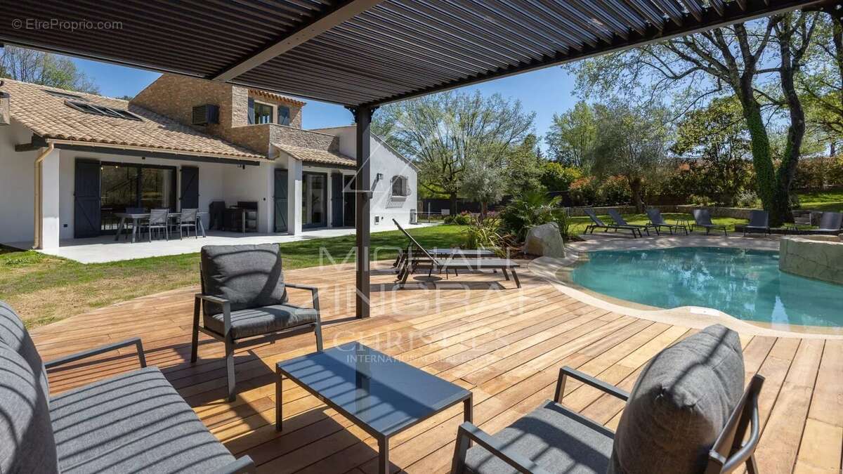 Maison à ROQUEFORT-LES-PINS