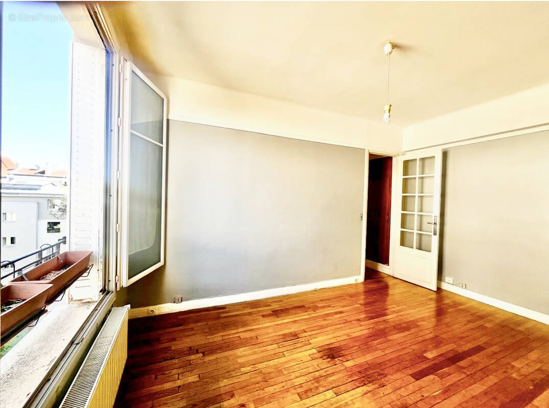 Appartement à PARIS-19E