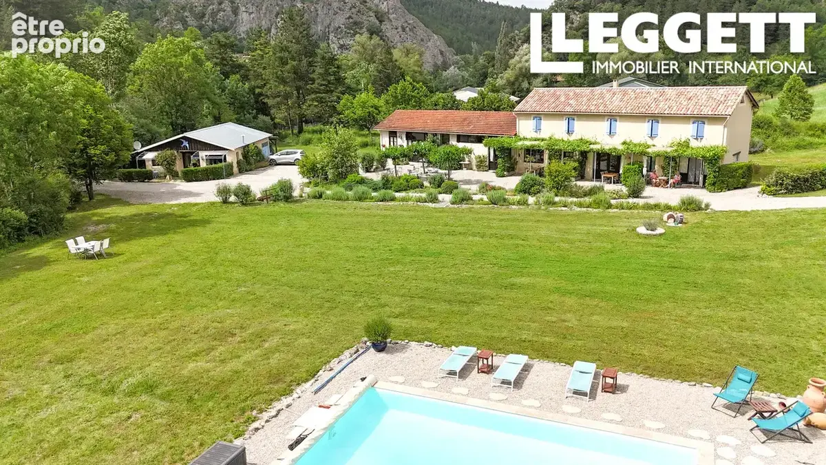 Domaine idyllique avec une maison, 5 habitations et piscine. Dans un environnement calme avec vue magnifique - photo 2