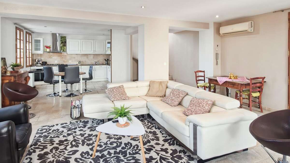 Maison à LES ANGLES