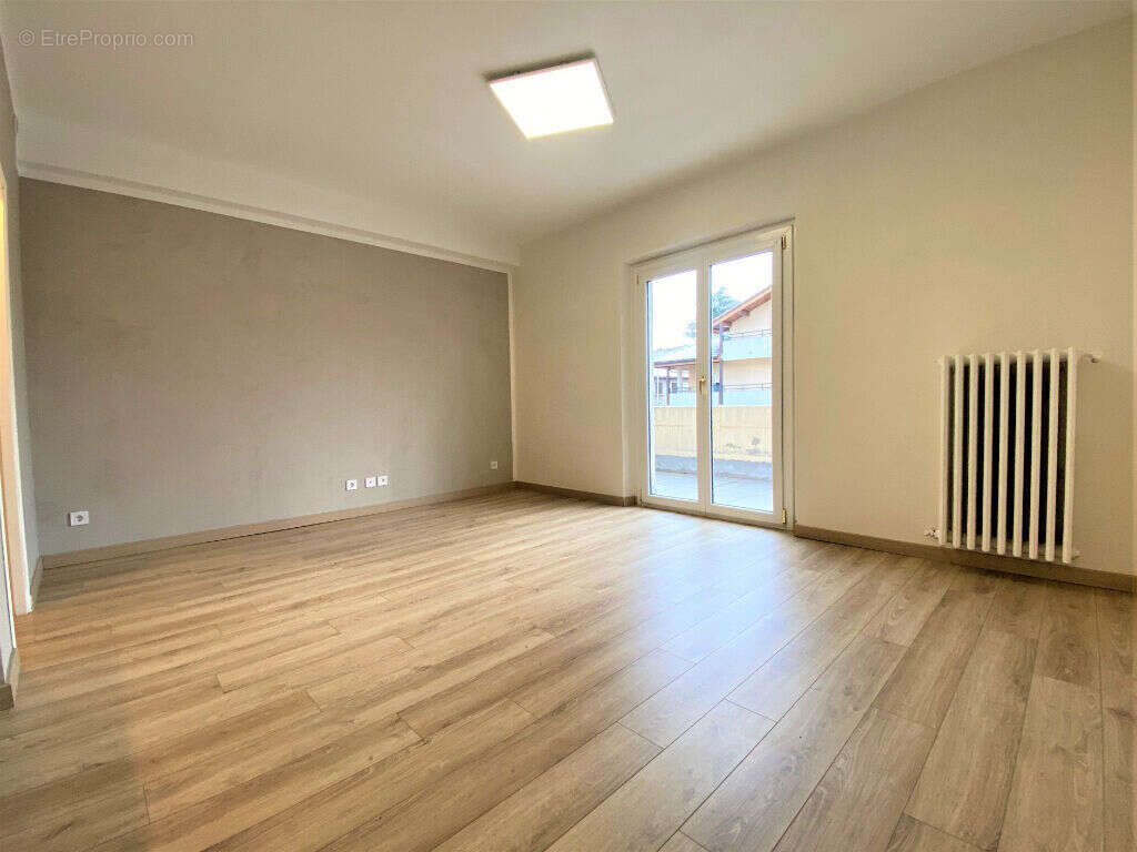 Appartement à VALLEIRY