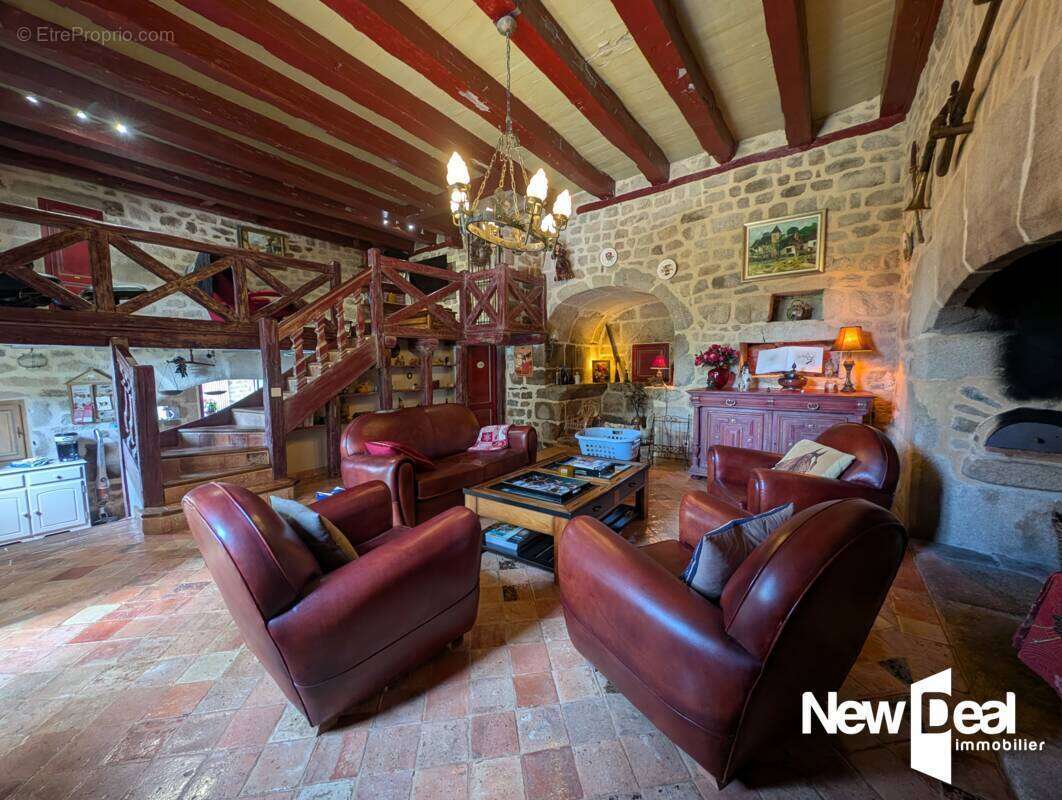 Maison à SERVIERES-LE-CHATEAU