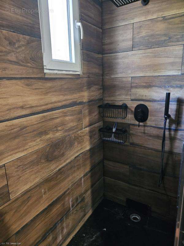 Pavillon de 3 Chambres avec Garage - 8km de Ruffec - photo 9