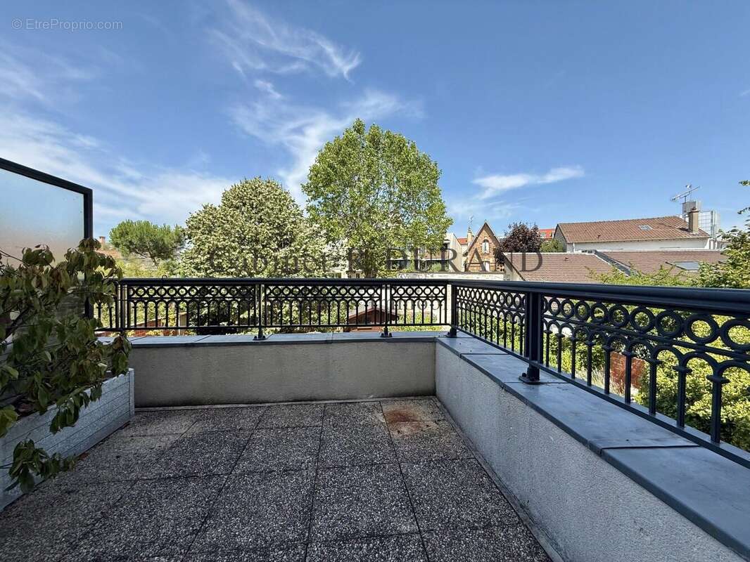 Appartement à LA GARENNE-COLOMBES