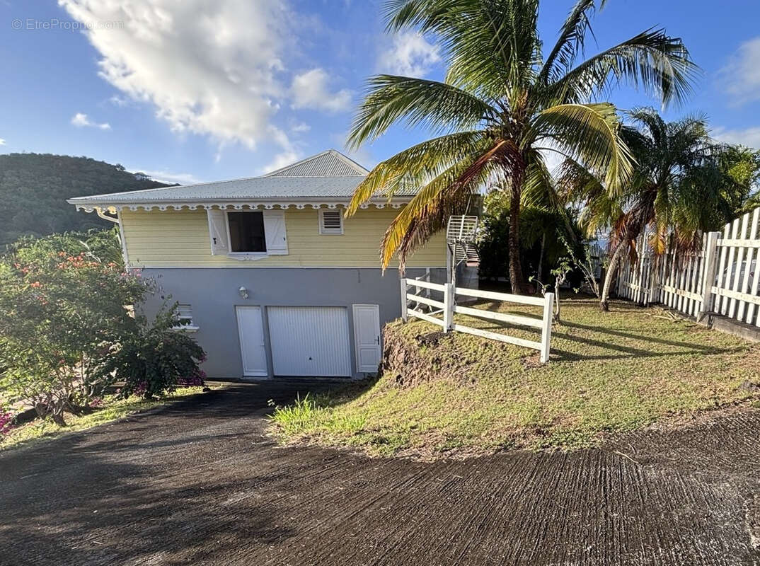 Maison à LES TROIS-ILETS