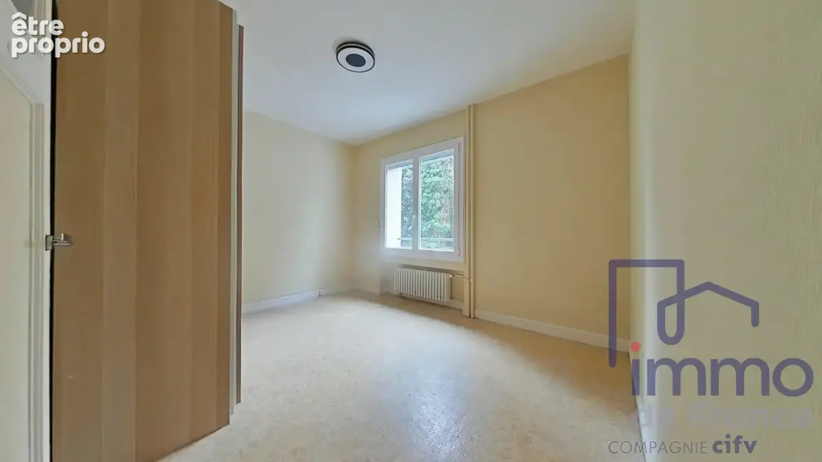 Appartement 95 m² à Saint-Etienne  - photo 4