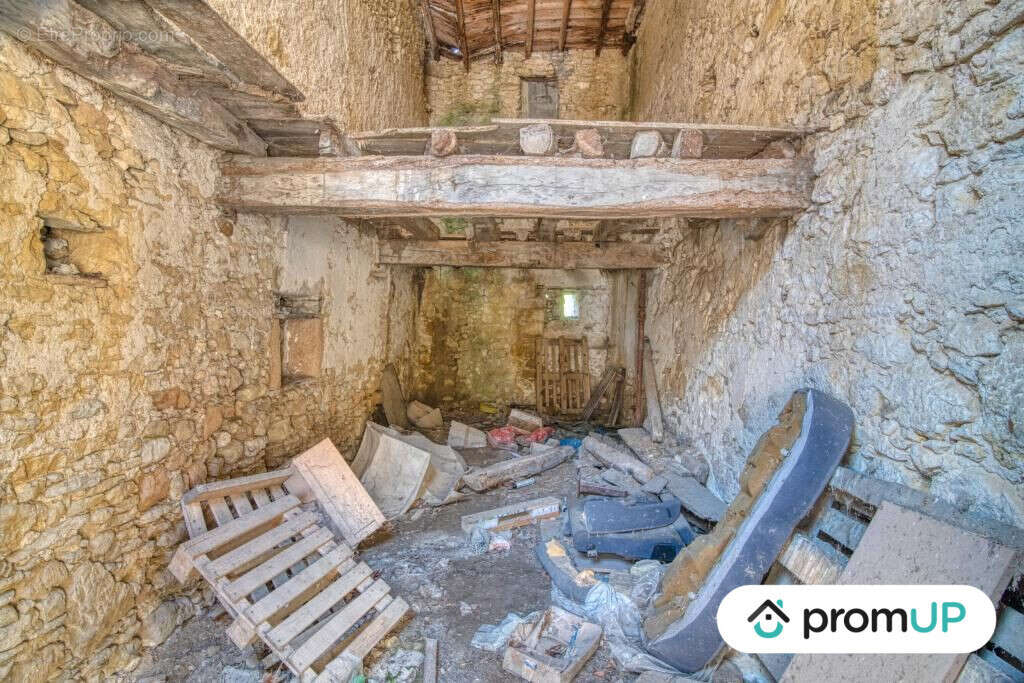 Maison à SAINT-JULIEN-DE-BRIOLA