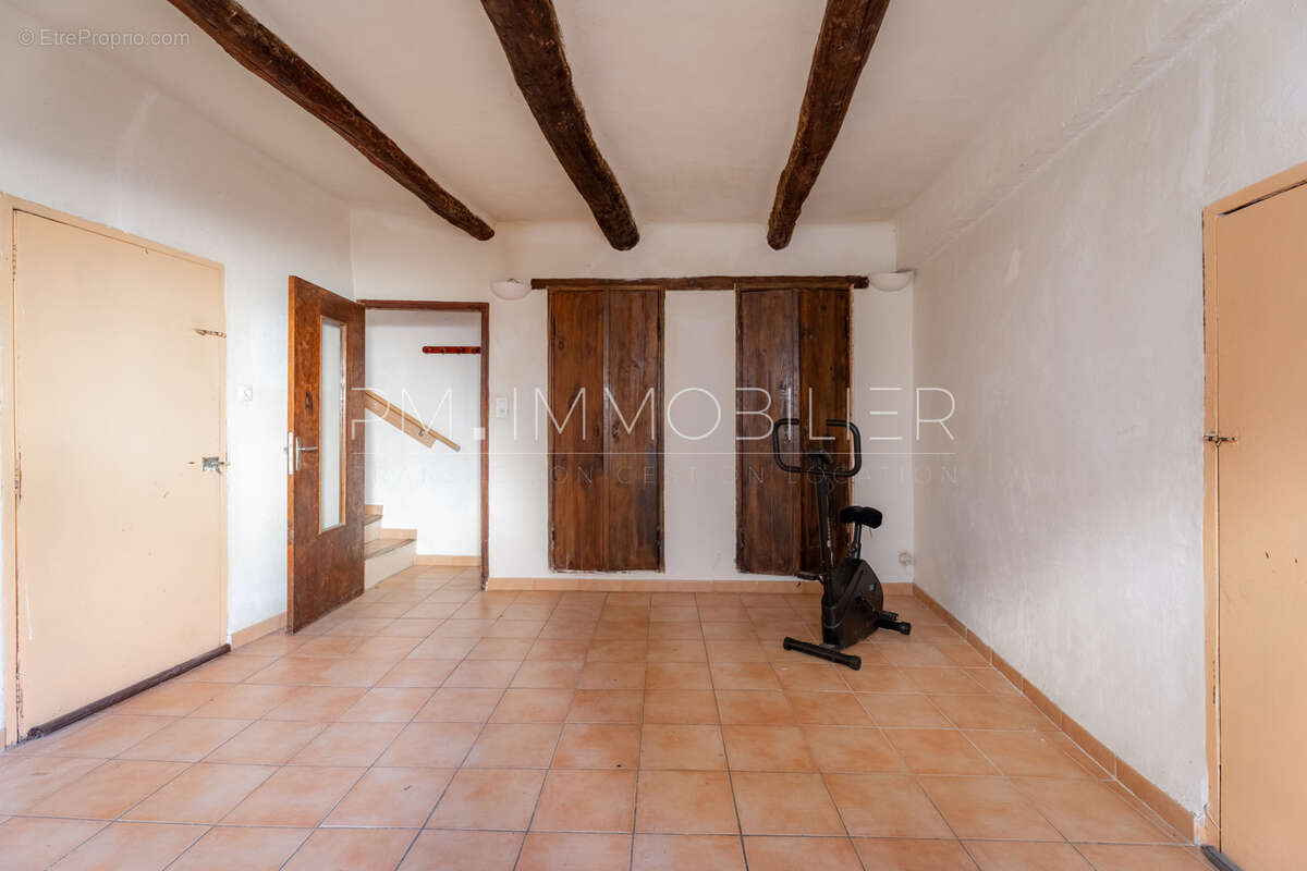 Maison à SIMIANE-COLLONGUE