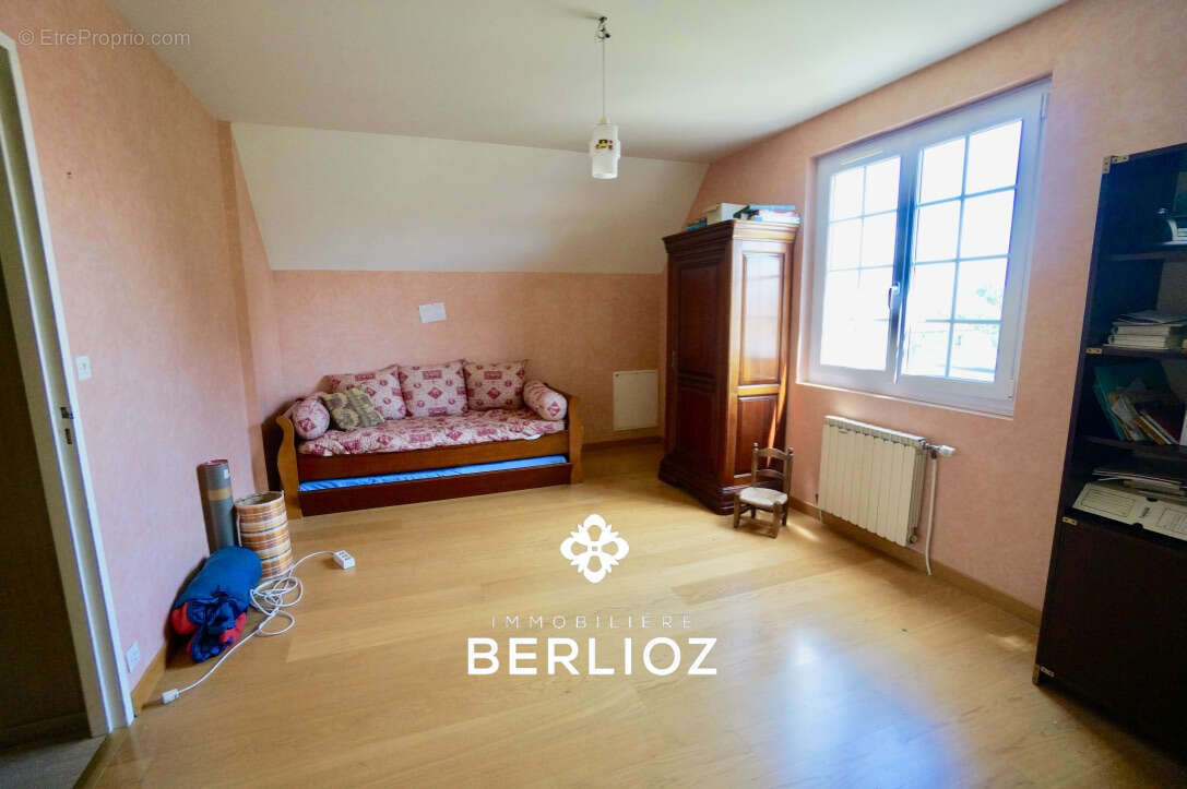 Maison de 150 m2 sur terrain de 1208 m2 avec piscine quartier Bellevue - photo 5