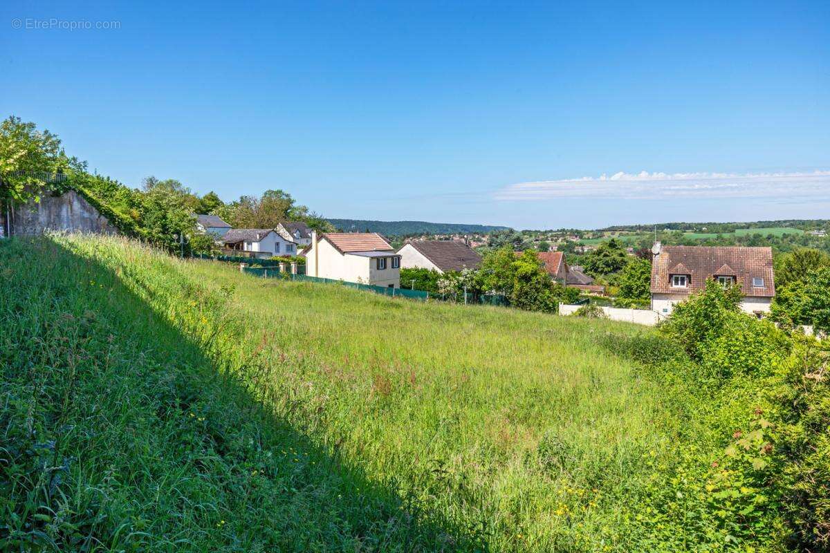 Terrain à BONNIERES-SUR-SEINE