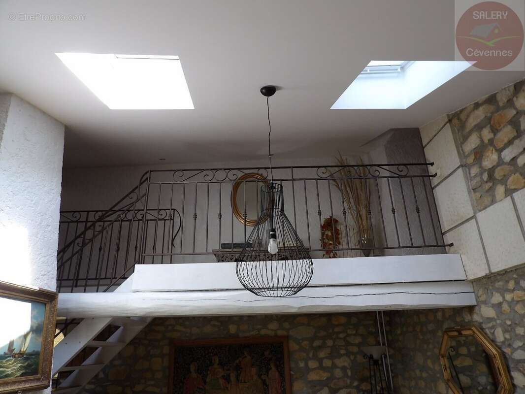 Maison à VEZENOBRES