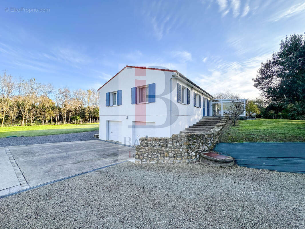 Maison à SAINT-LAURENT-DE-LA-PREE