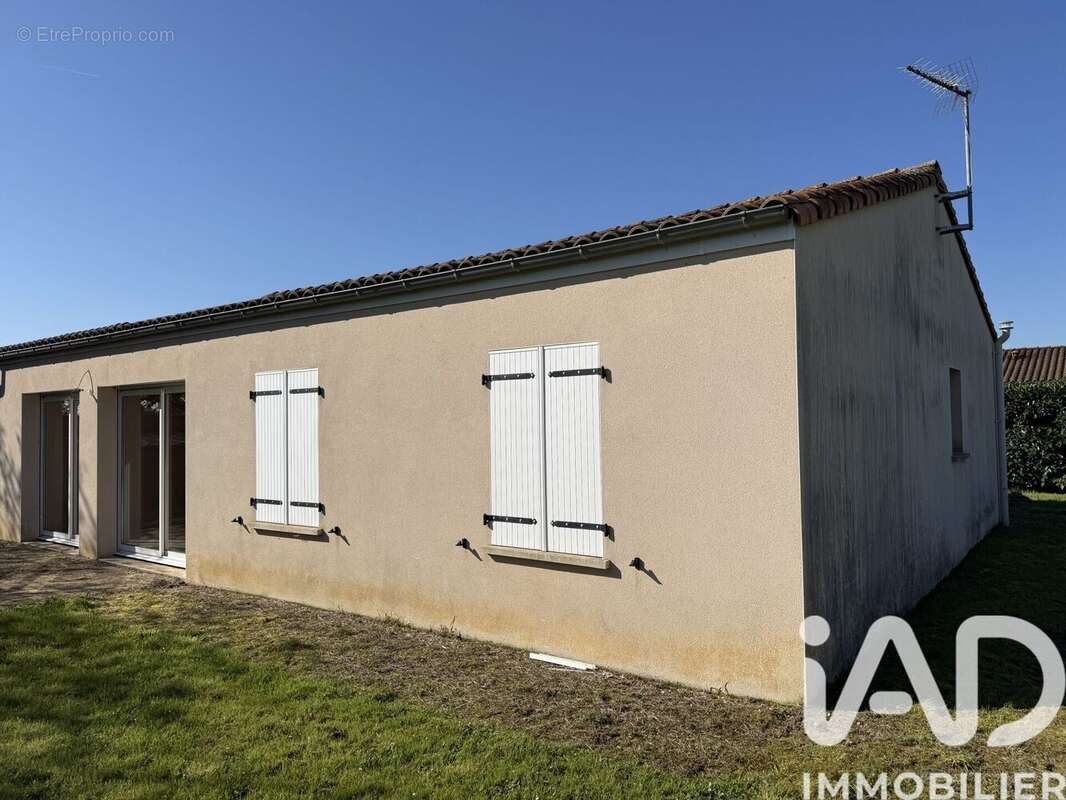 Maison 97 m² à Fors  - photo 2