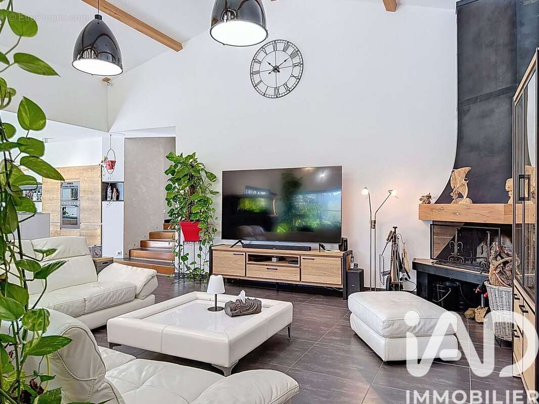 Maison 263 m² à Neuvicq  - photo 3