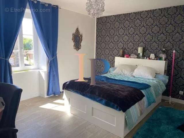 Maison à SAINT-CHRISTOPHE-EN-BRIONNAIS