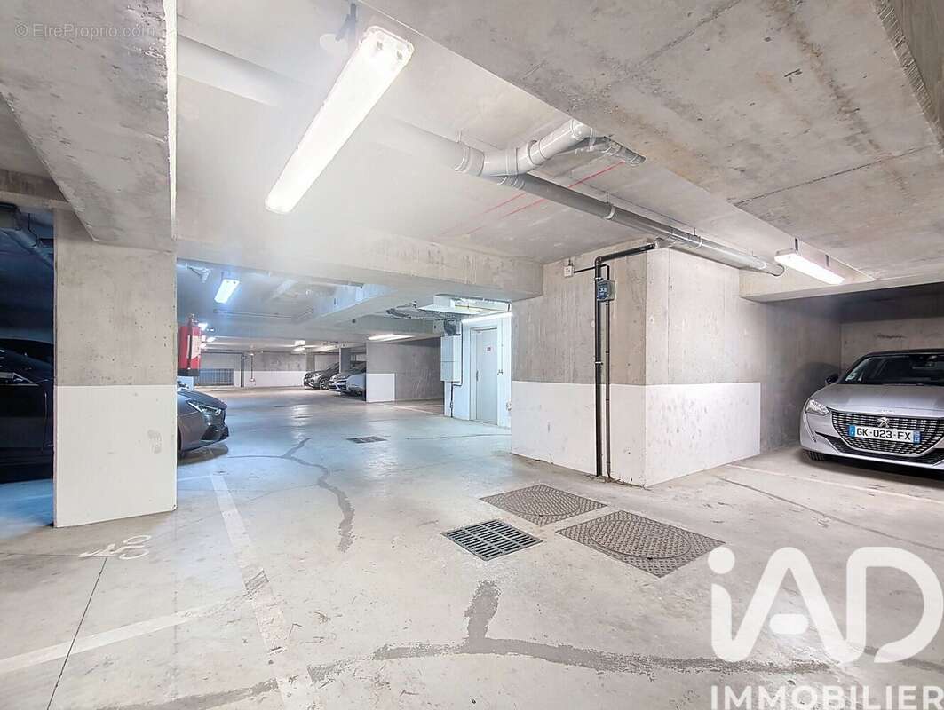 Photo 4 - Parking à YERRES