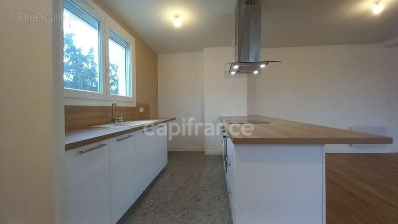 Dpt Vienne (86), à vendre POITIERS appartement T3 de 100 m² + garage + parking - photo 3