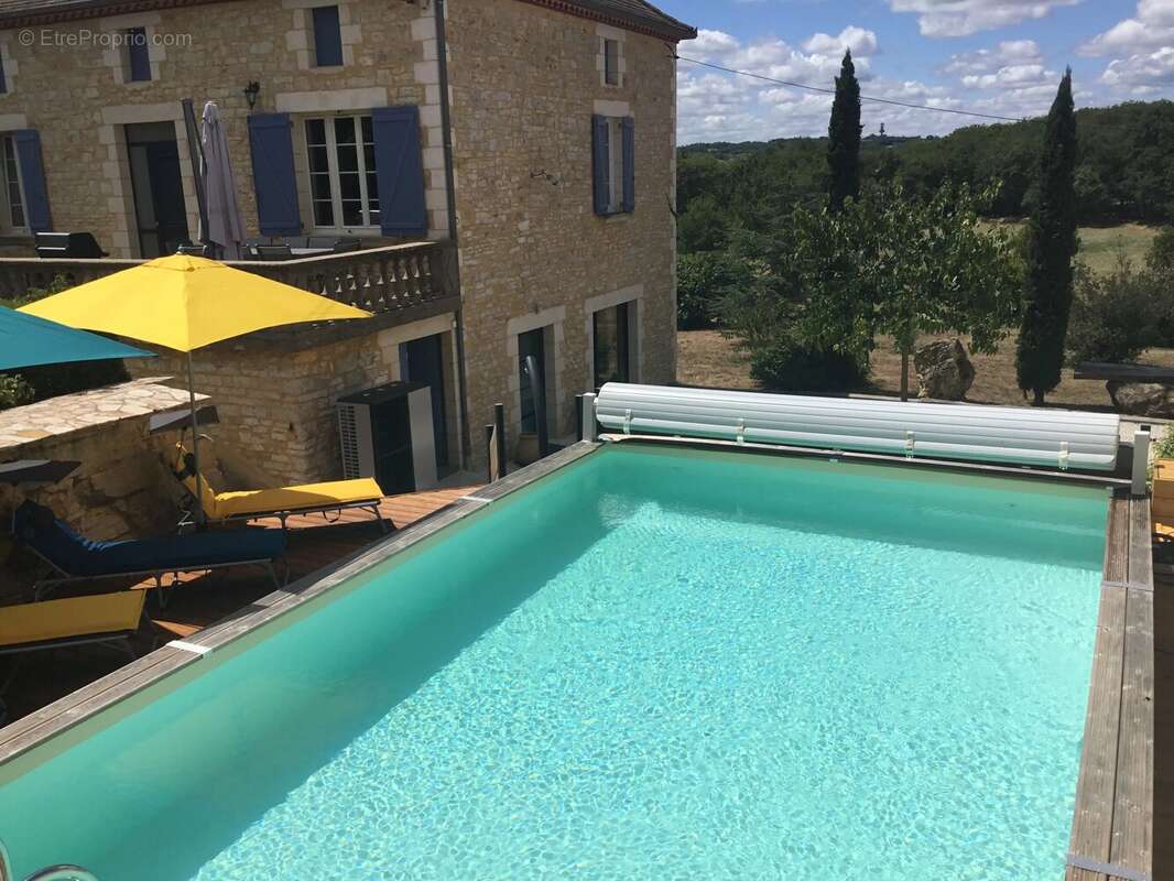 Propriété de caractère avec 10 hectares, piscine et grande grange en Dordogne - photo 2