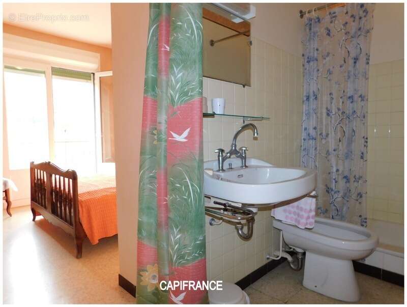 Commerce à LE CHAFFAUT-SAINT-JURSON