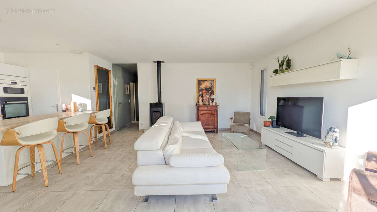 Maison à CUGES-LES-PINS