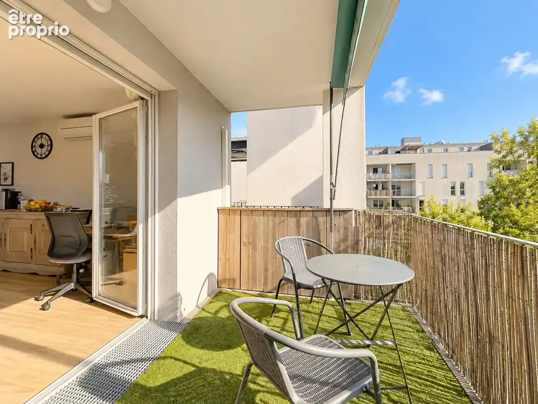 Bas Cenon - Appartement T3 de 76 m² avec loggia et place de parking - photo 1