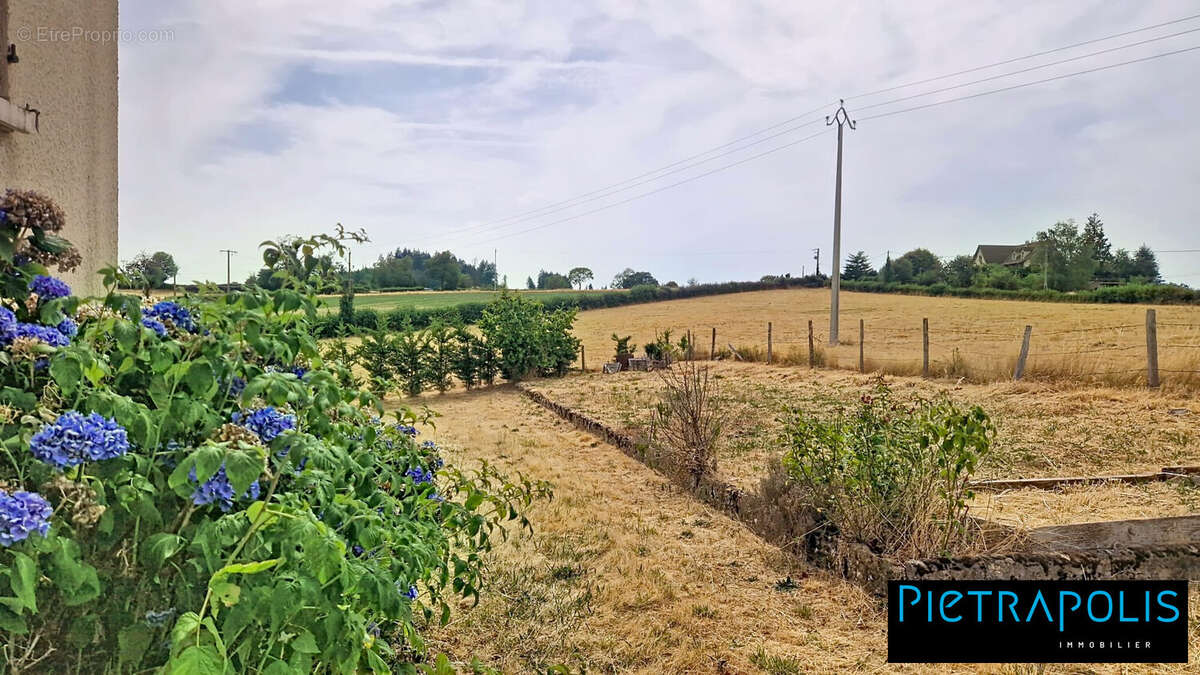 Maison 94 m² à Montmelard  - photo 7