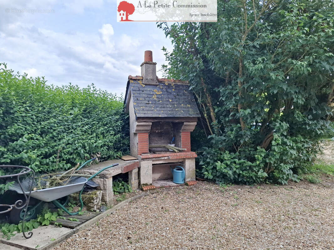 Maison à FONTAINE-LA-GUYON