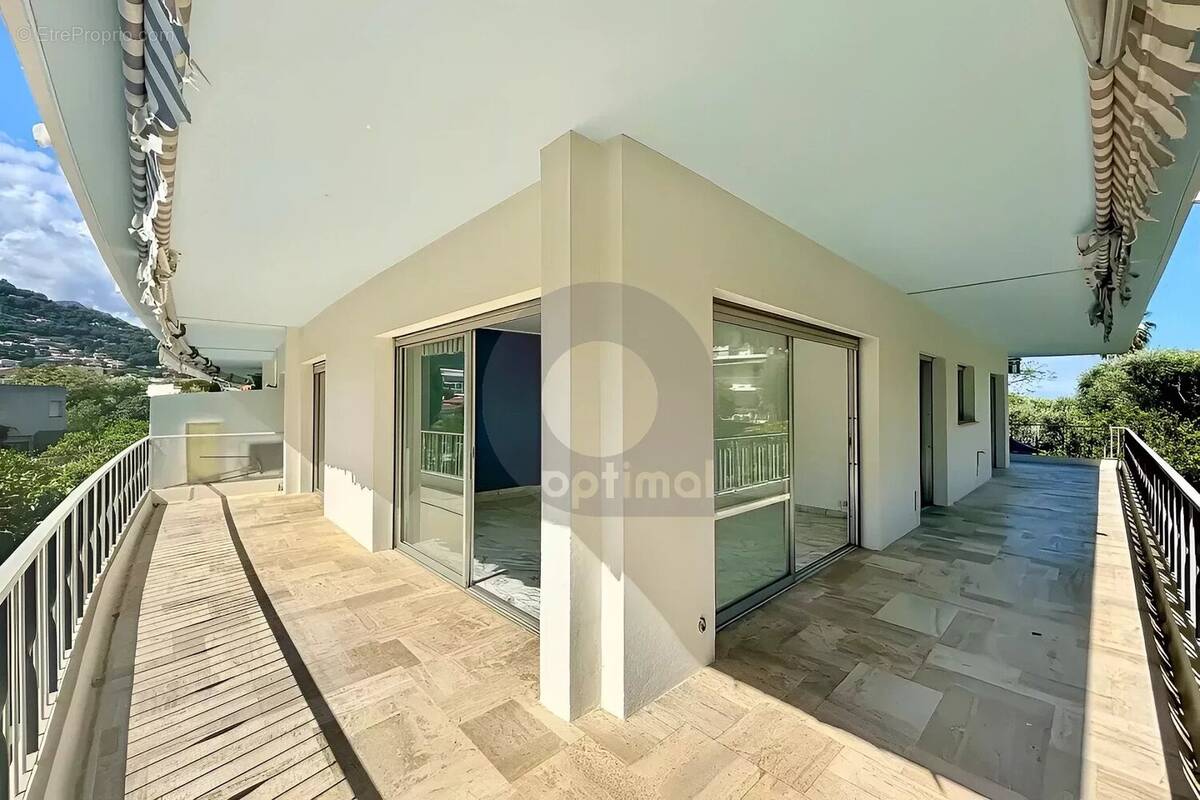 Appartement à ROQUEBRUNE-CAP-MARTIN