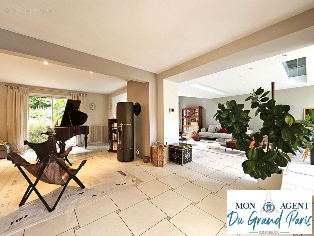 Maison contemporaine 230m2 + sous sol + piscine + terrain arbore de 15.000m2 Bullion proche Bonnelles Limours Grand Paris Sud - photo 3