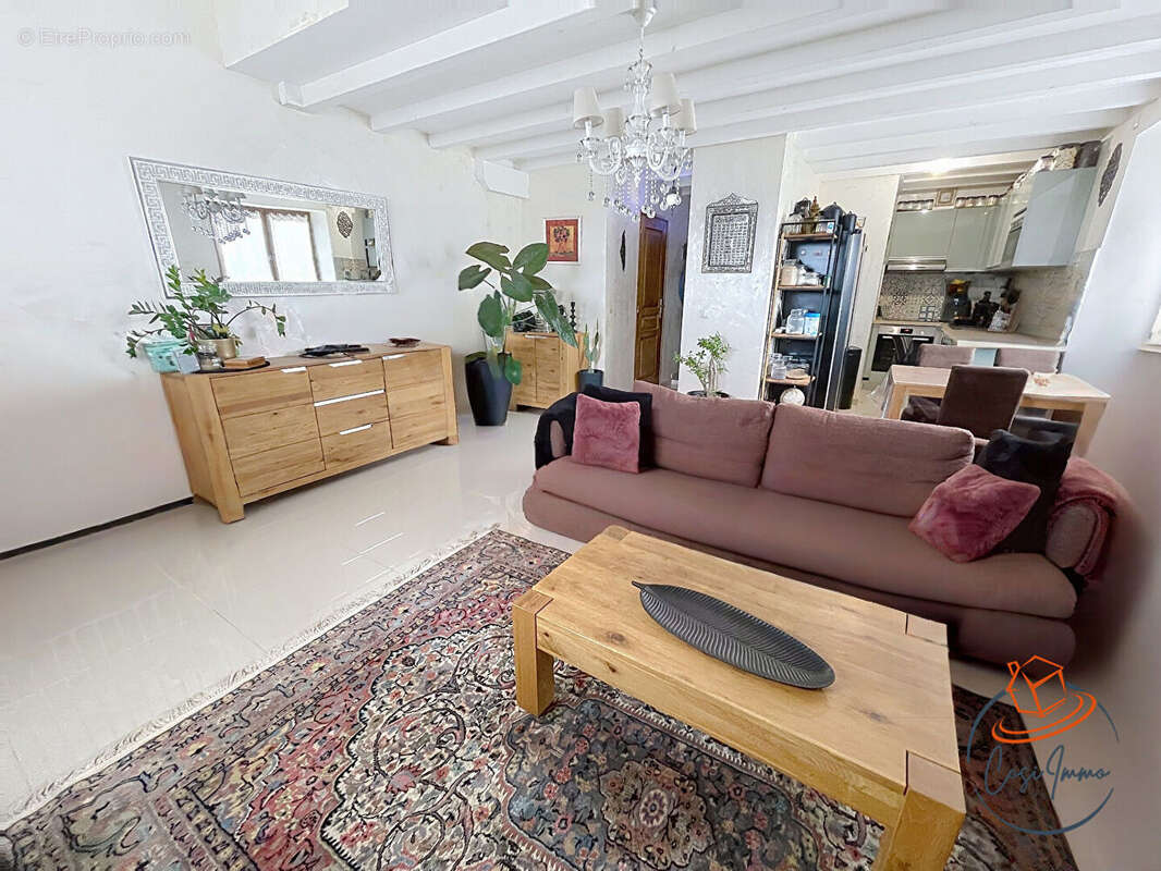 Appartement à PERON