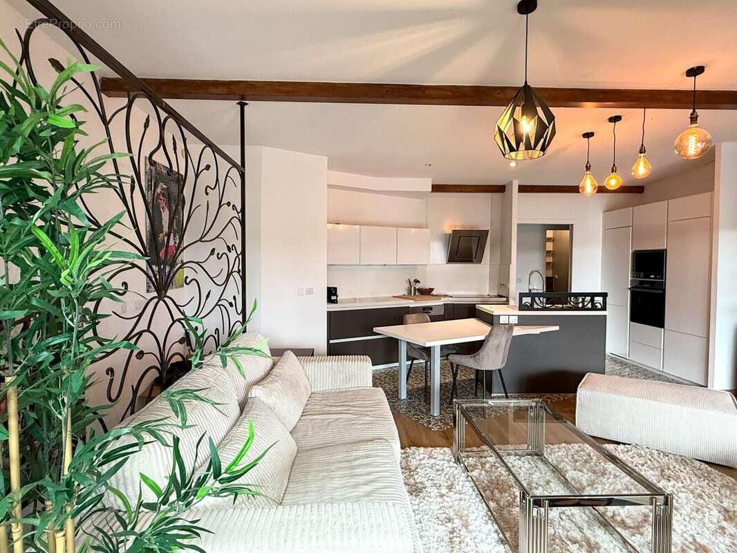 Maison à SAULX-LES-CHARTREUX