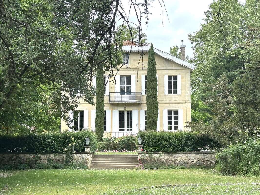 Maison à COUTRAS