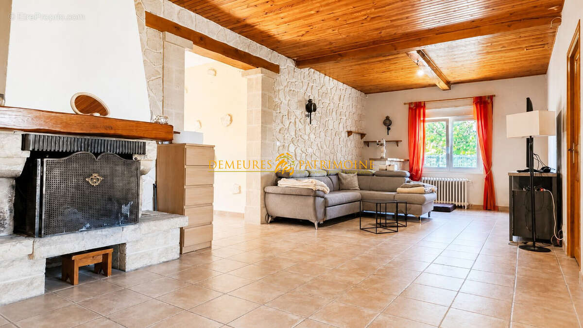 Maison 182 m² à Saint-Yrieix-Sur-Charente  - photo 3