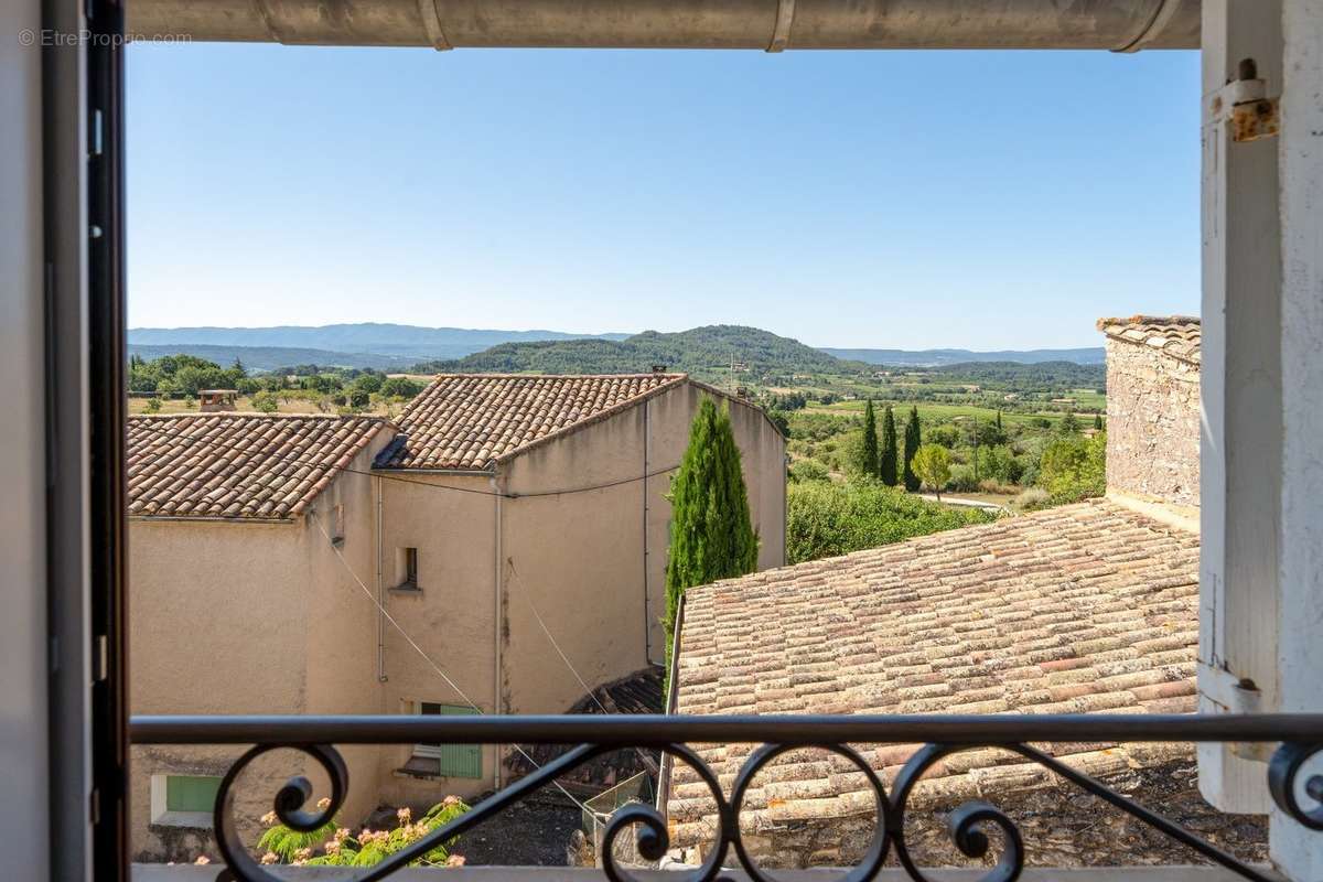 Maison à SAINT-SATURNIN-LES-APT