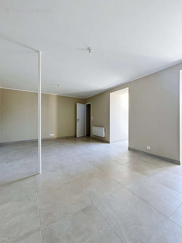 Apprtement entièrement rénové dans petite copropriété - photo 3